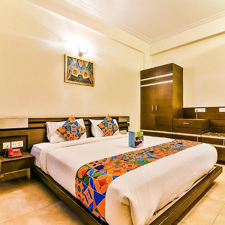 Fabhotel Oasis Dlf Phase 3 Гургаон Экстерьер фото
