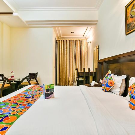 Fabhotel Oasis Dlf Phase 3 Гургаон Экстерьер фото