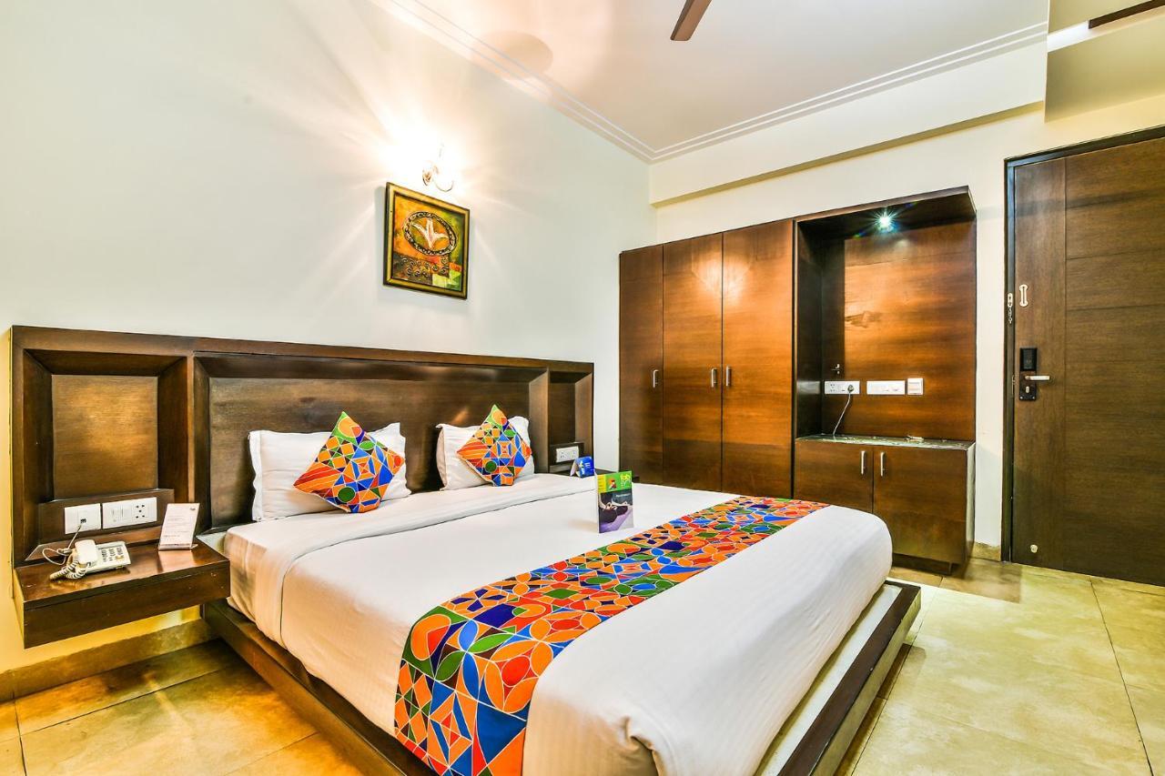 Fabhotel Oasis Dlf Phase 3 Гургаон Экстерьер фото
