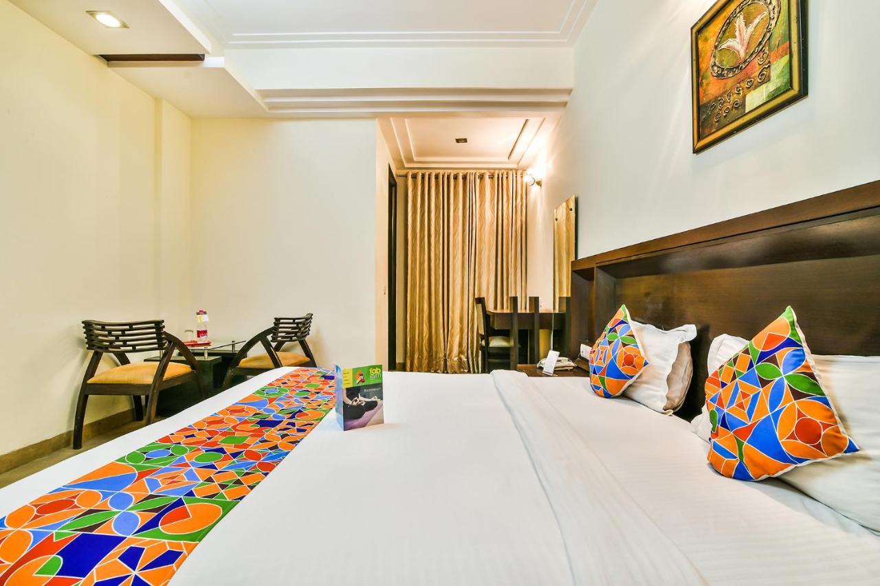 Fabhotel Oasis Dlf Phase 3 Гургаон Экстерьер фото