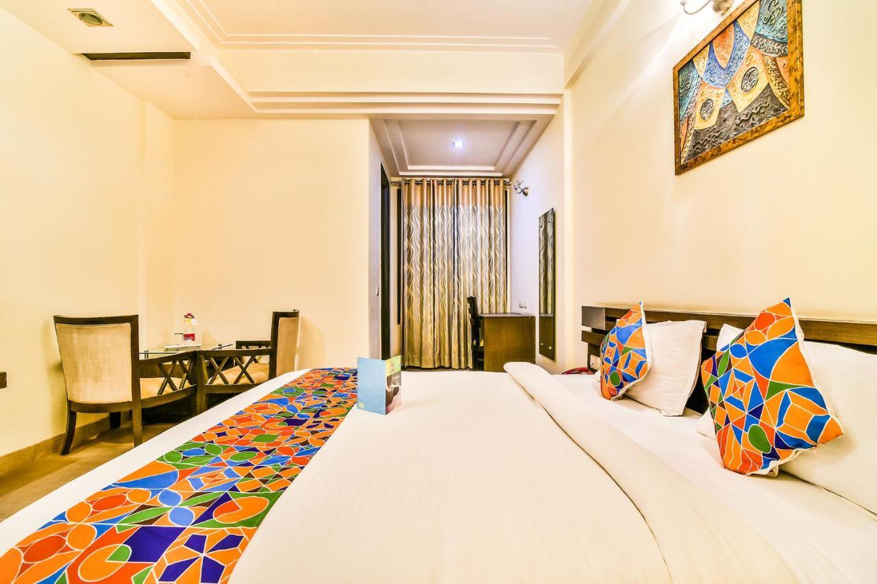 Fabhotel Oasis Dlf Phase 3 Гургаон Экстерьер фото