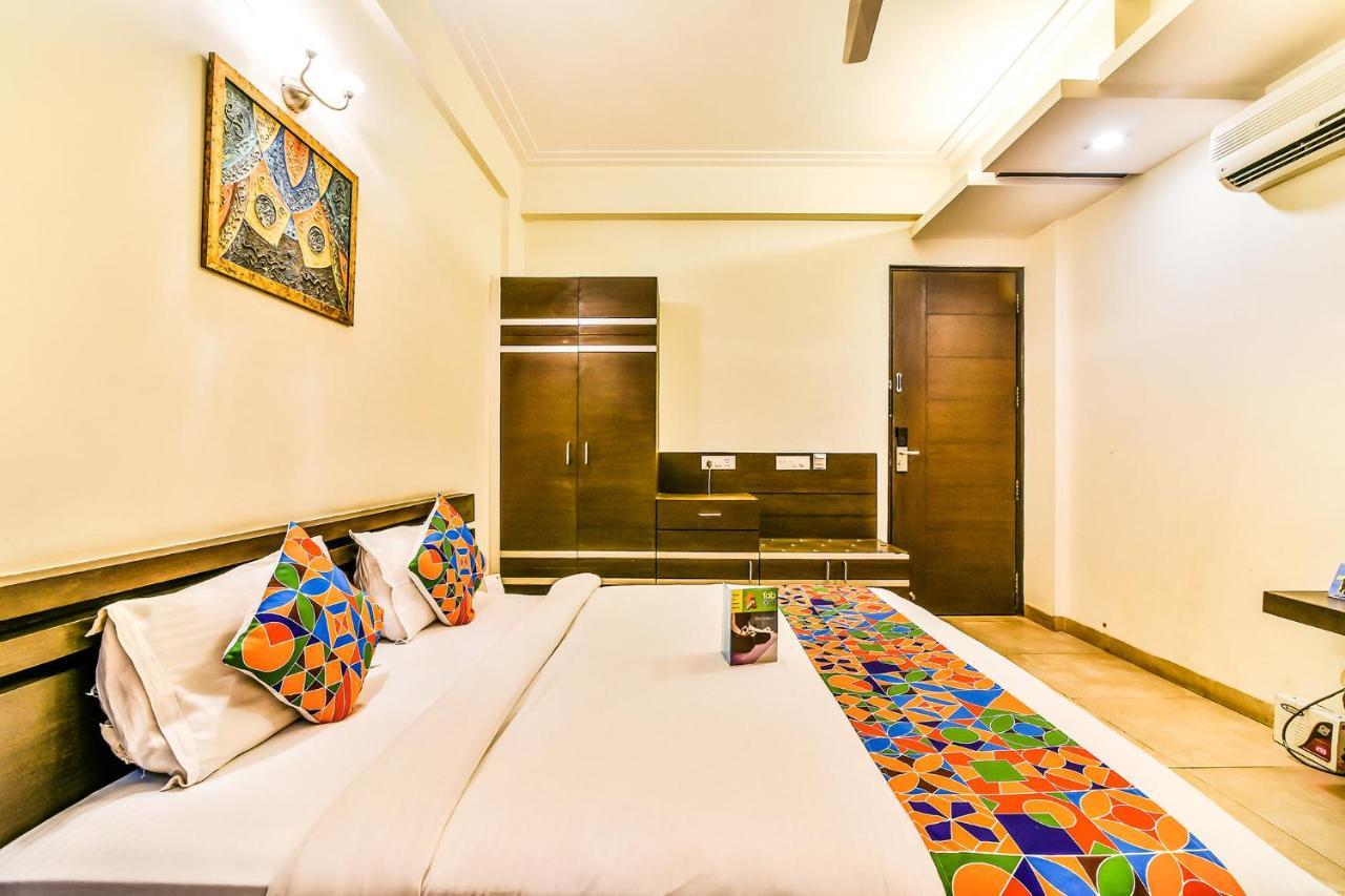 Fabhotel Oasis Dlf Phase 3 Гургаон Экстерьер фото