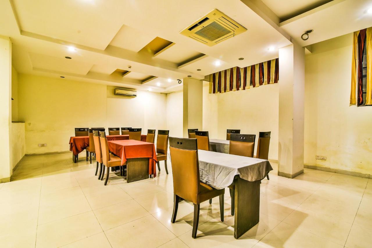 Fabhotel Oasis Dlf Phase 3 Гургаон Экстерьер фото