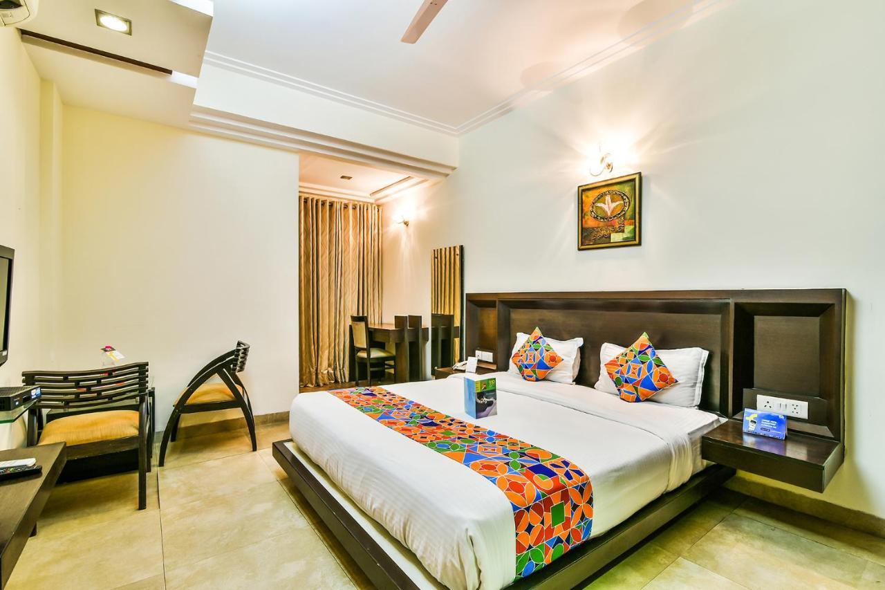 Fabhotel Oasis Dlf Phase 3 Гургаон Экстерьер фото