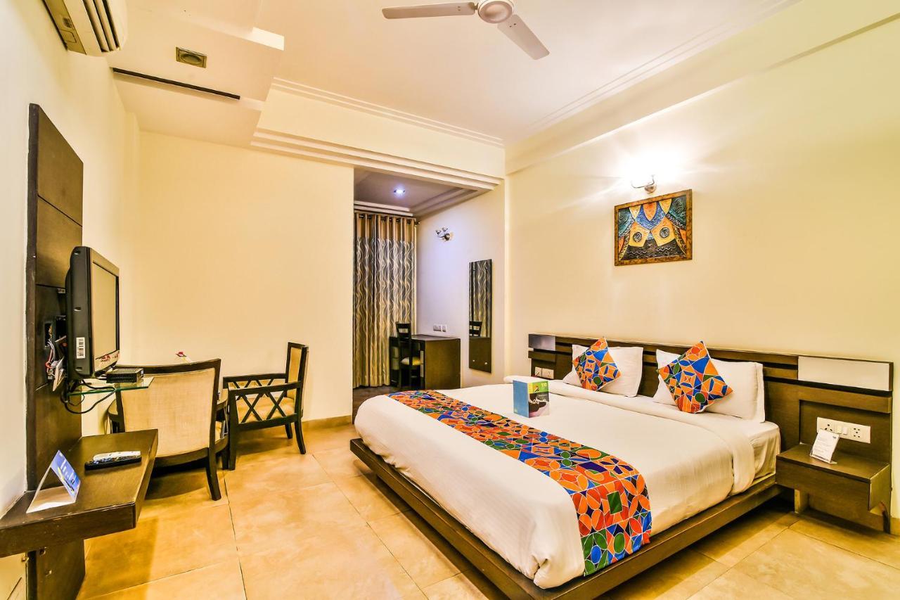 Fabhotel Oasis Dlf Phase 3 Гургаон Экстерьер фото
