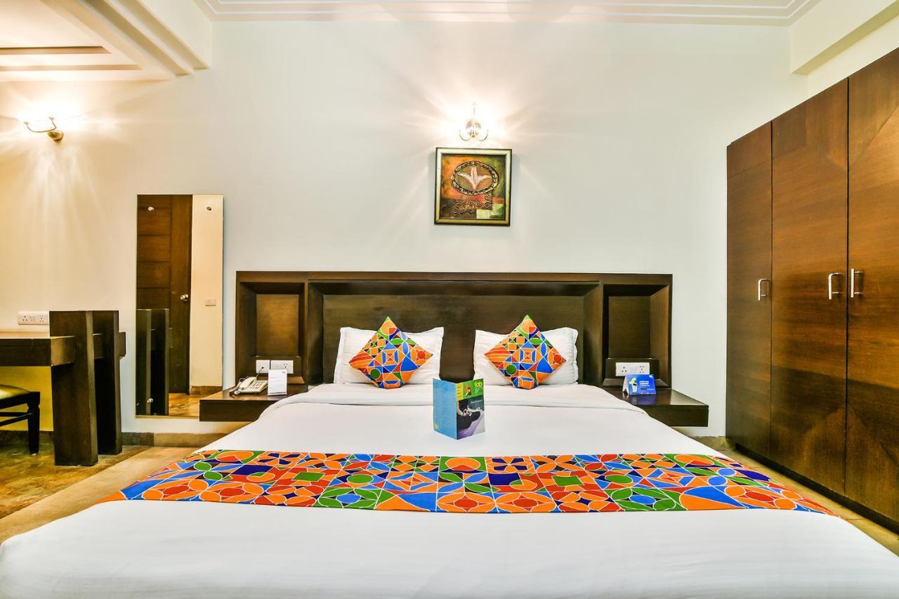 Fabhotel Oasis Dlf Phase 3 Гургаон Экстерьер фото