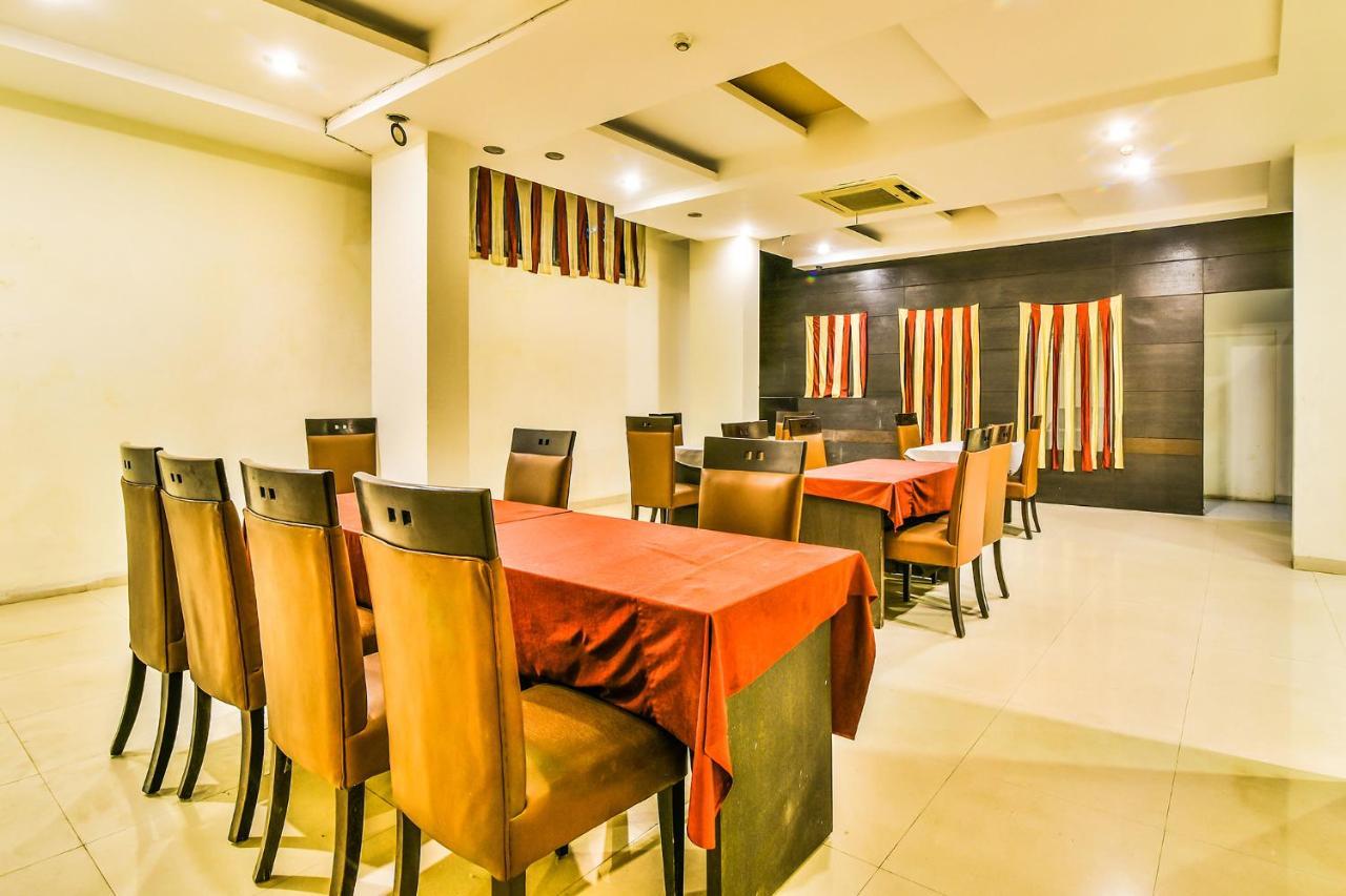 Fabhotel Oasis Dlf Phase 3 Гургаон Экстерьер фото